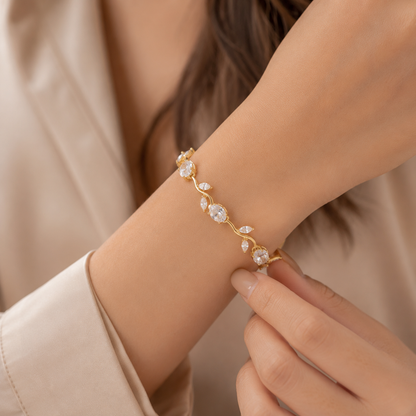 Golden Crystal Tulip Bracelet for Women – Elegant Floral Charm Bracelet for Women